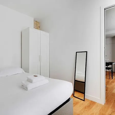 Charming In Le Marais Parigi