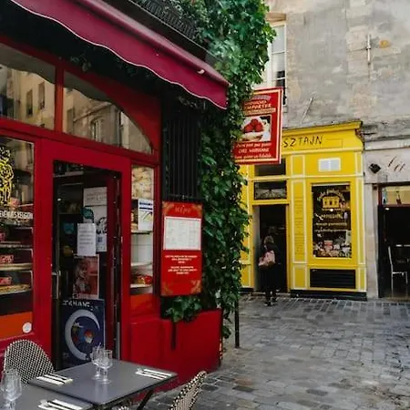 Charming In Le Marais Parigi